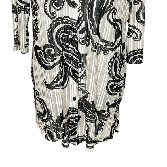 Chico’s Travelers Collection Black Cream Paisley Long Tunic Top Size 1 (M/L) - Picture 6 of 12